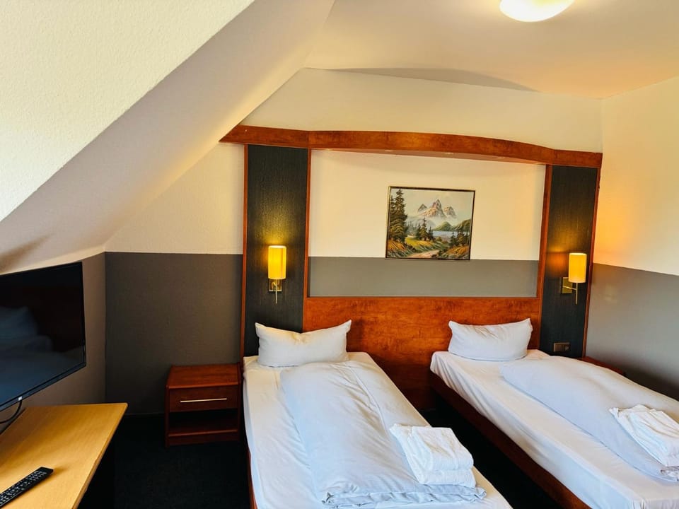 Hotel & Restaurant Heidekrug in Pinneberg, Free Parking and WiFi Hotel in Hamburg