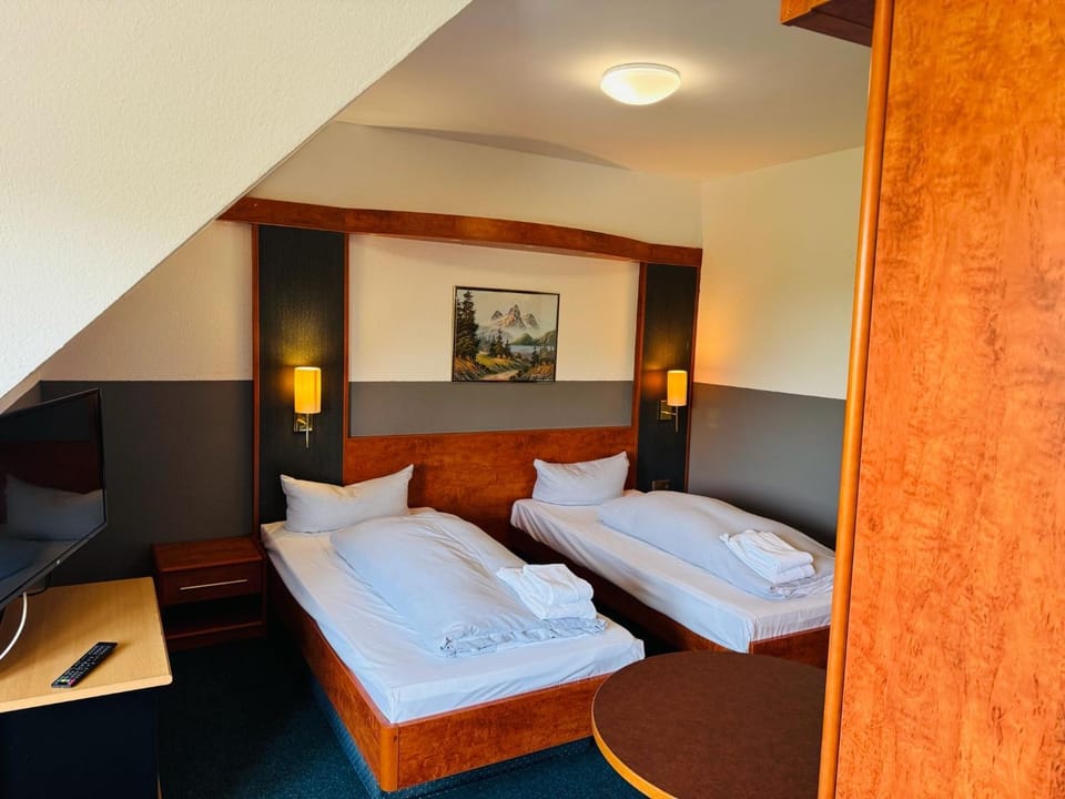 Hotel & Restaurant Heidekrug in Pinneberg, Free Parking and WiFi Hotel in Hamburg