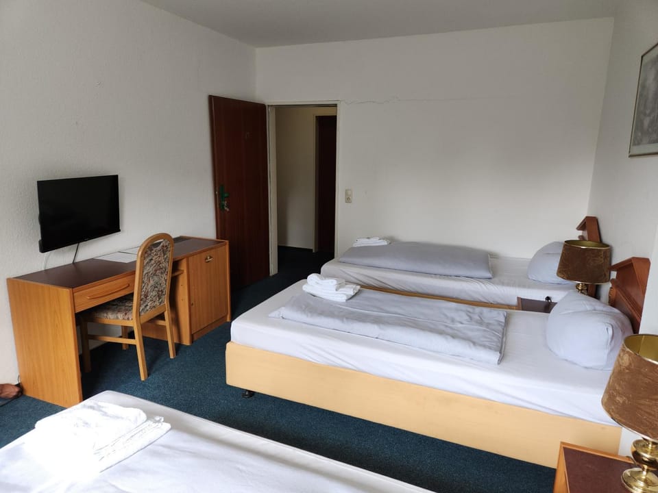 Hotel & Restaurant Heidekrug in Pinneberg, Free Parking and WiFi Hotel in Hamburg