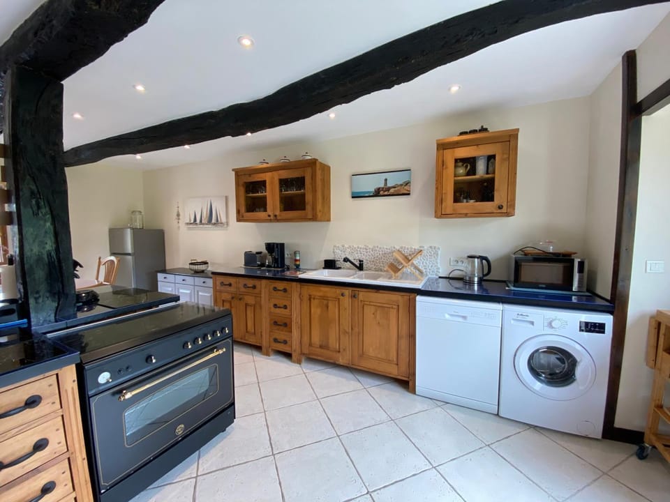Kitchen or kitchenette, dishwasher, oven, stove, washing machine
