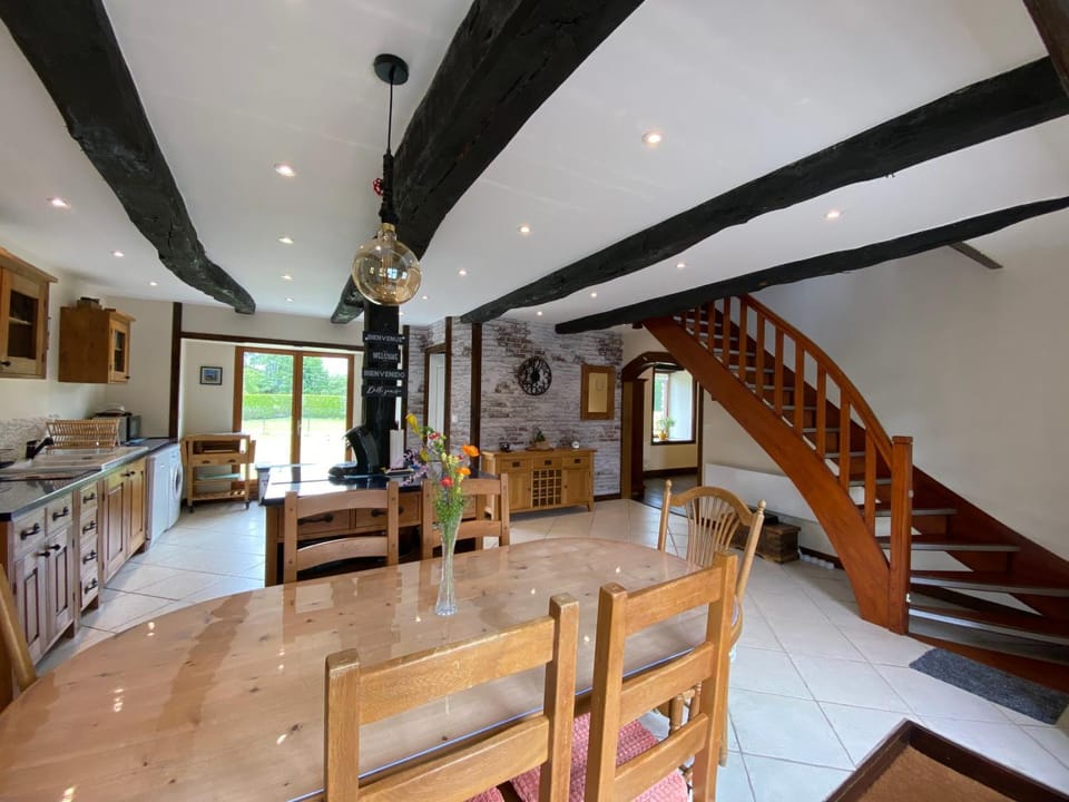 Kitchen or kitchenette, Seating area