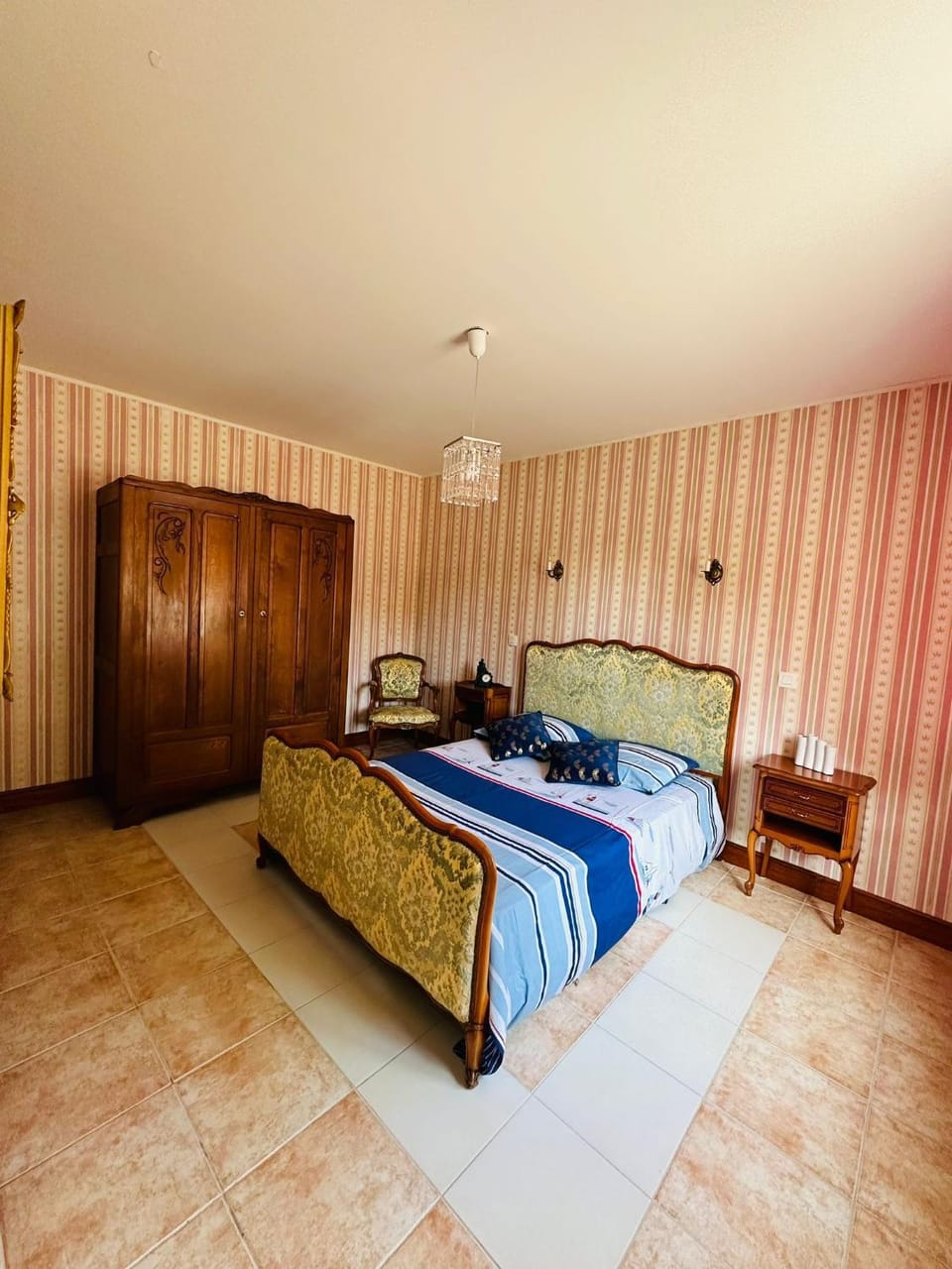 Bed, Photo of the whole room, Bedroom, wardrobe