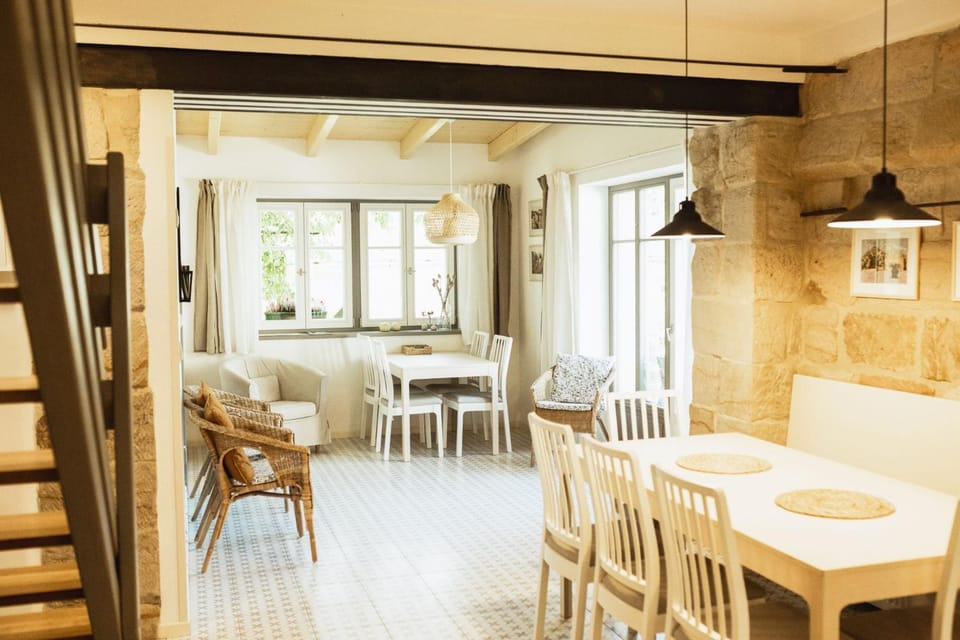 Seating area, Dining area