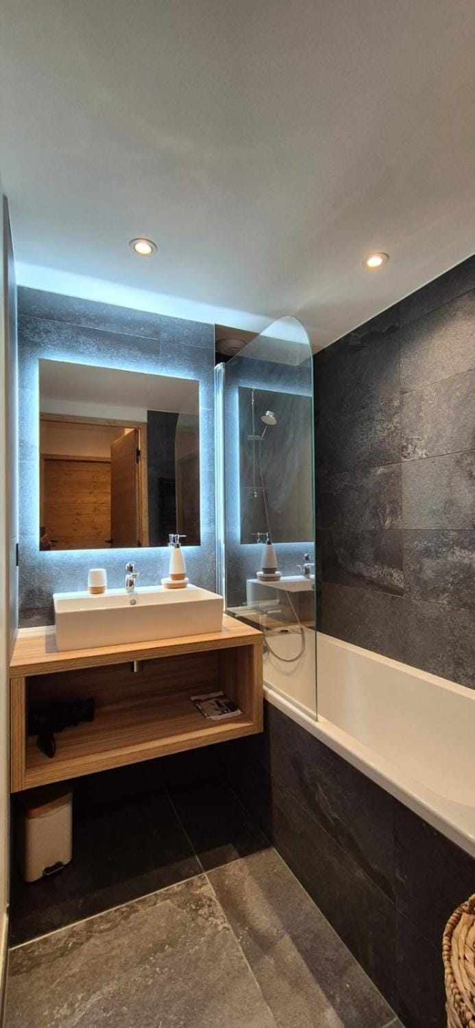 Bathroom, Bath