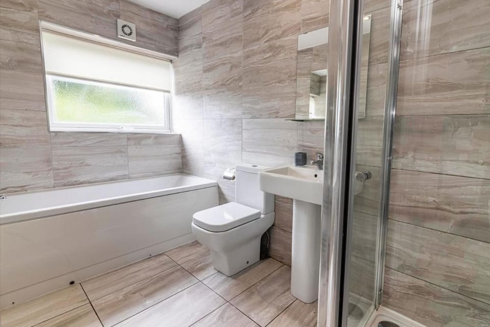 4 Bed Terraced House in Beeston with Convenient City Centre Access Bed and Breakfast in Nottingham