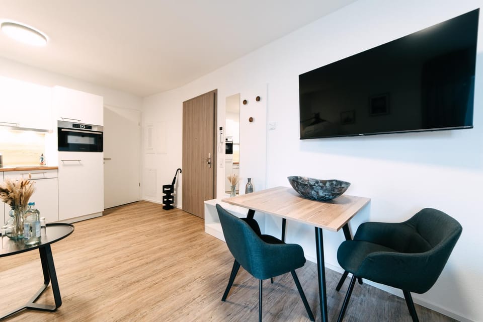 Communal lounge/ TV room, Communal lounge/ TV room, TV and multimedia, Kitchen or kitchenette, Living room, Seating area, Dining area, Evening entertainment, hair dresser, minibar