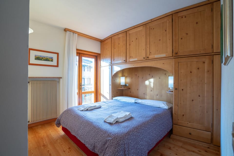 Bed, Photo of the whole room, Bedroom, towels, wardrobe