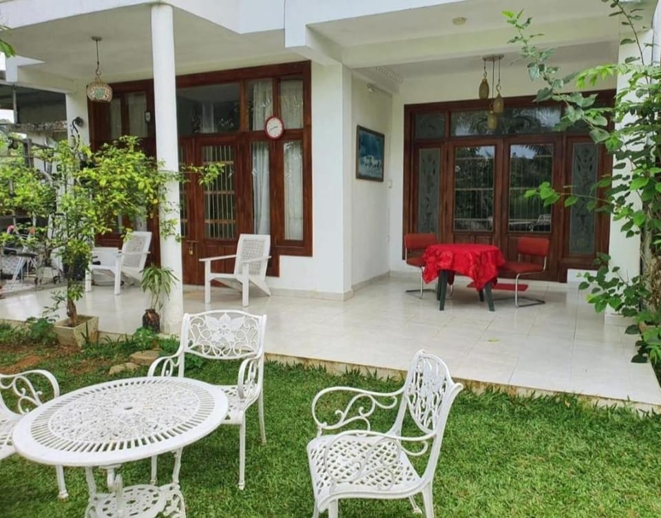 GreenHeart- Family Room-Micro Apartment, AC- Hot W, Garden View, separate Varanda & Dining Area - Travel Awards 2025 Vacation rental in Western Province