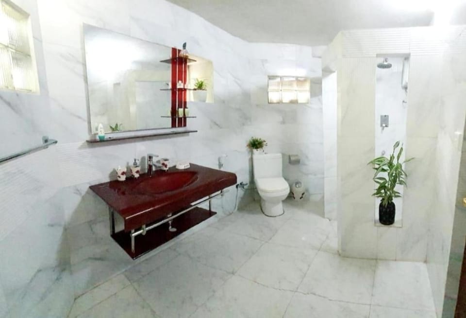 GreenHeart- Family Room-Micro Apartment, AC- Hot W, Garden View, separate Varanda & Dining Area - Travel Awards 2025 Vacation rental in Western Province