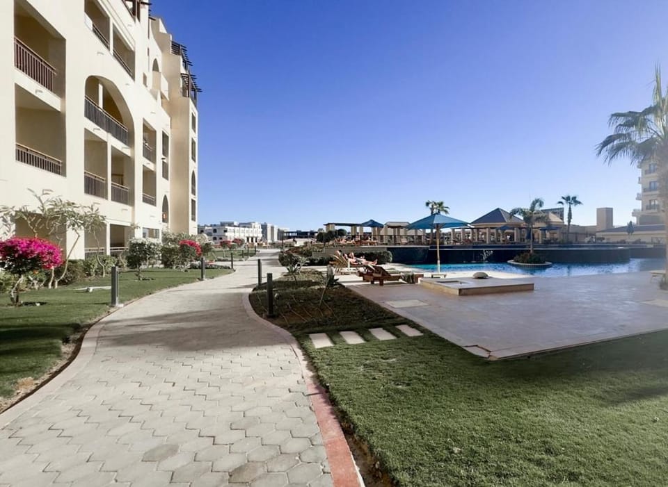 Property building, Day, Natural landscape, Garden, Lake view