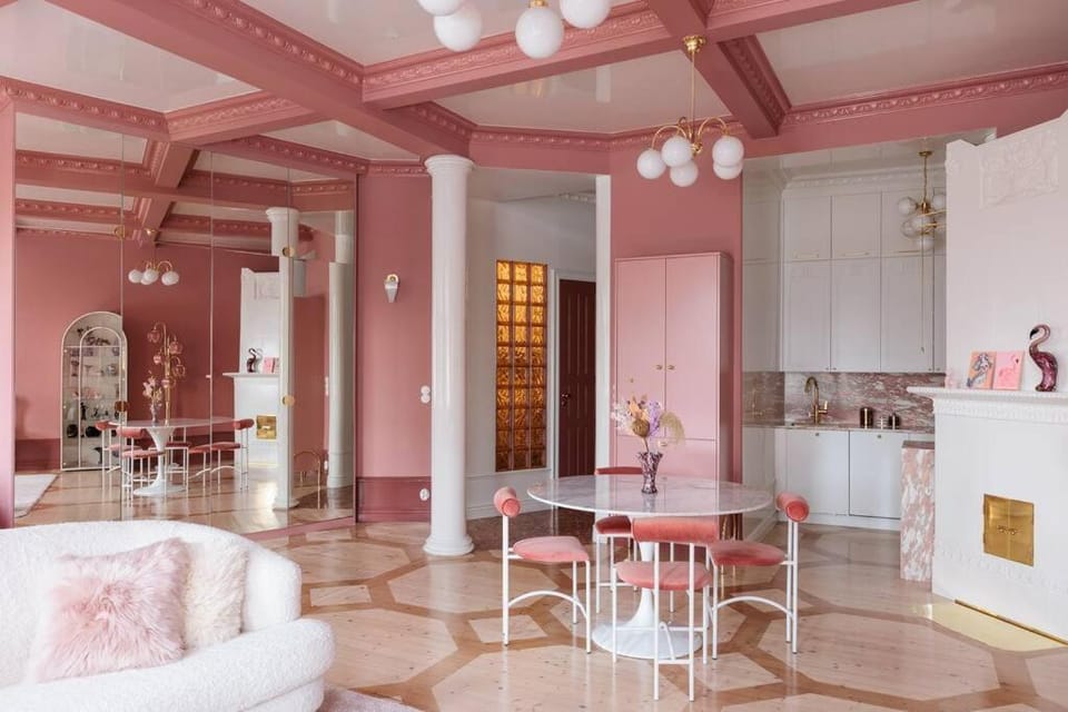 Kitchen or kitchenette, Living room, Seating area, Dining area
