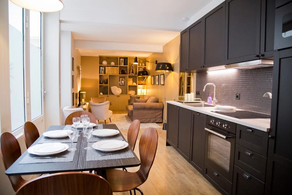 Kitchen or kitchenette, Living room, Seating area, Dining area, dishwasher, minibar, pet friendly, stove