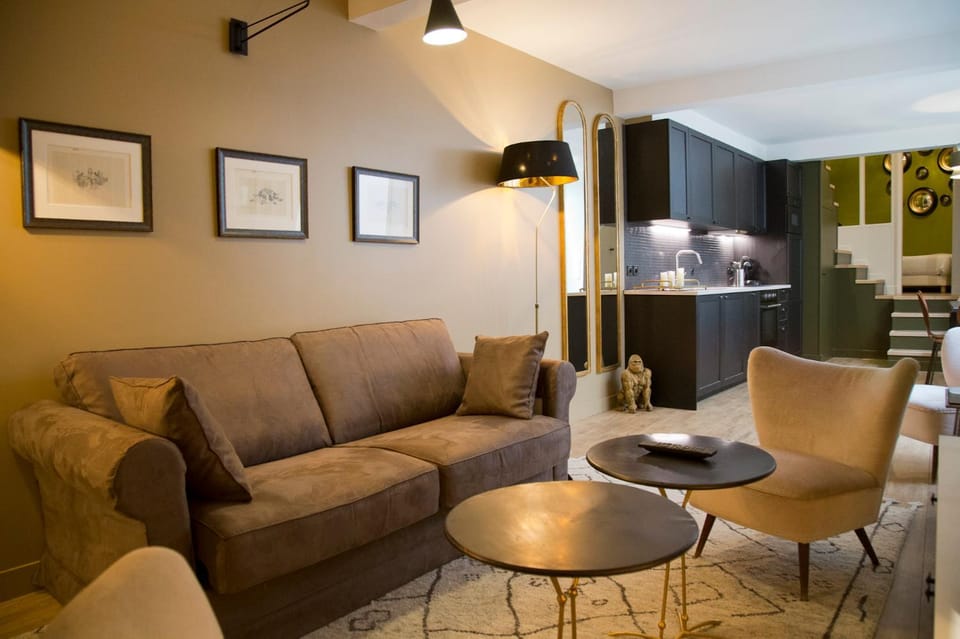 Living room, Seating area
