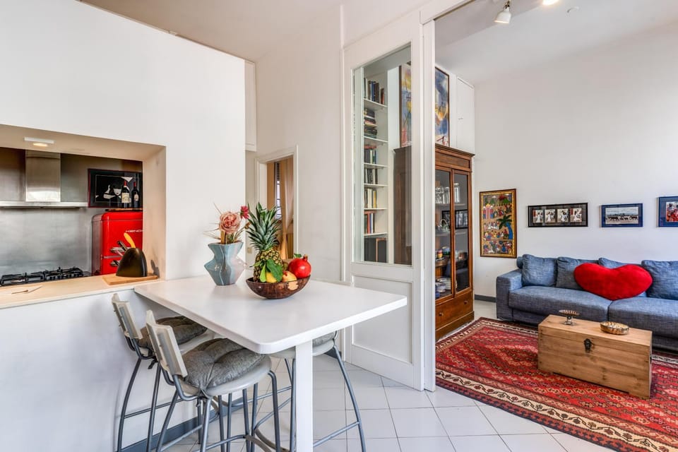 Kitchen or kitchenette, Living room, Seating area, Dining area