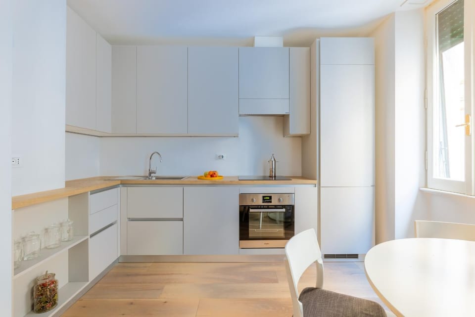 Kitchen or kitchenette, Dining area, dishwasher, pet friendly, stove