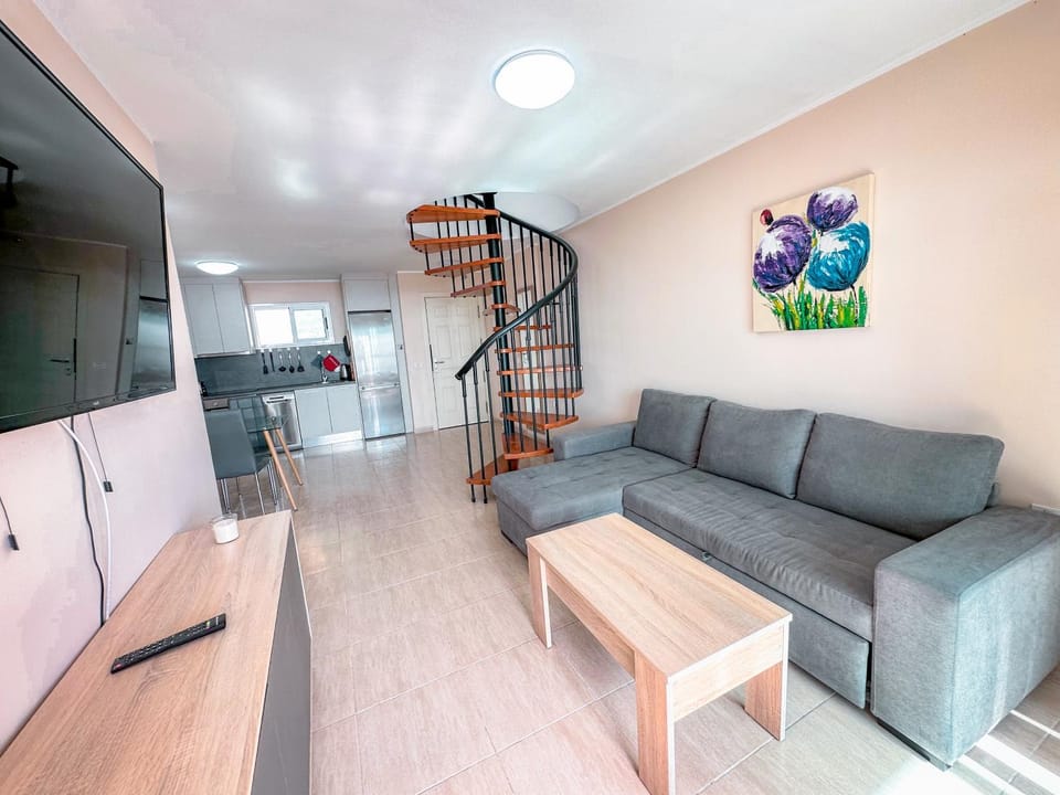 TV and multimedia, Kitchen or kitchenette, Living room, Seating area