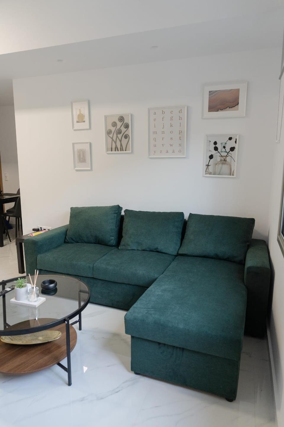 Living room, Seating area