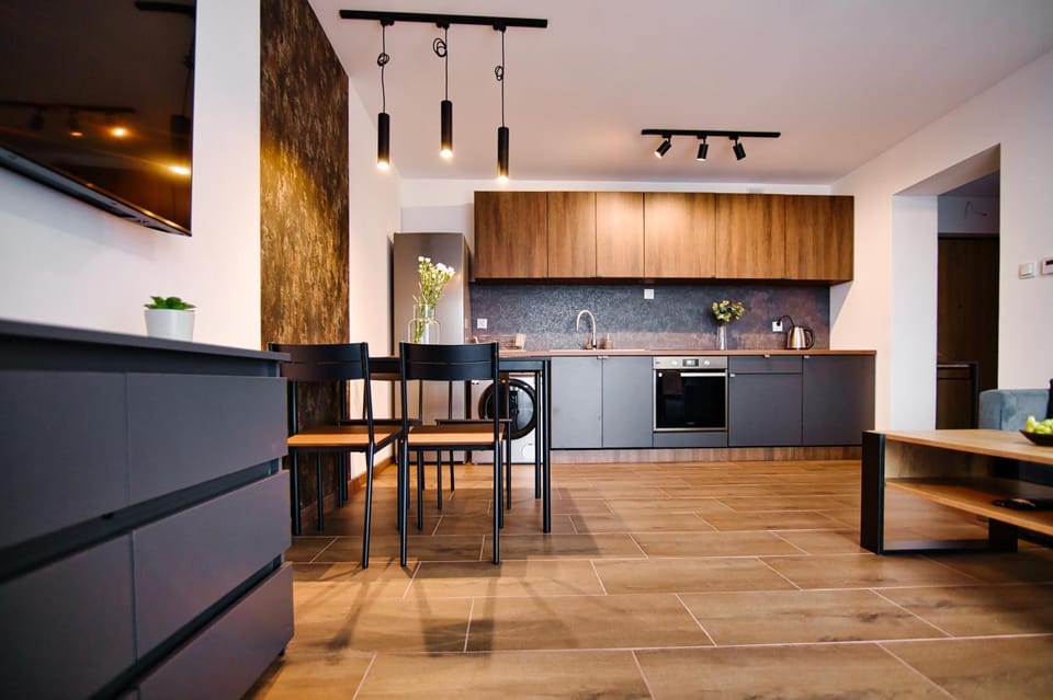 Kitchen or kitchenette, Dining area, dishwasher, pet friendly, stove