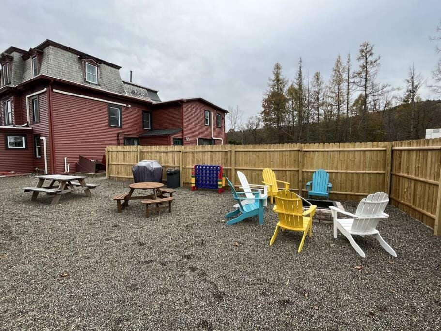 5 Bed 3 bath Apt Near Jiminy Peak Berkshires Apartment in Hancock