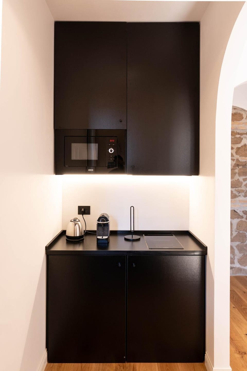 Coffee/tea facilities, Kitchen or kitchenette, minibar, stove