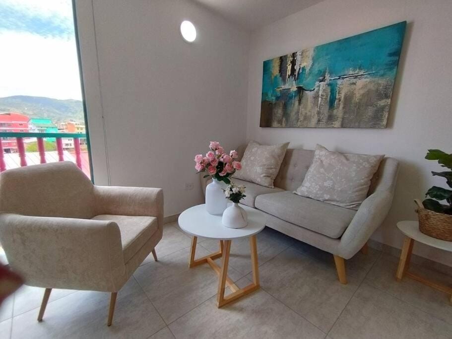 Apto Nuevo, Tranquilo, Bonito, 5 min Plaza Principal Apartment in Guatapé