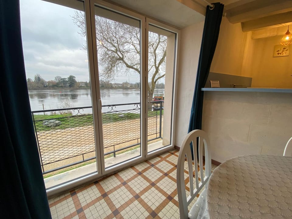 Maison du pêcheur , située sur les bords de la Loire dans un lieu calme et paisible. House in Pays de la Loire