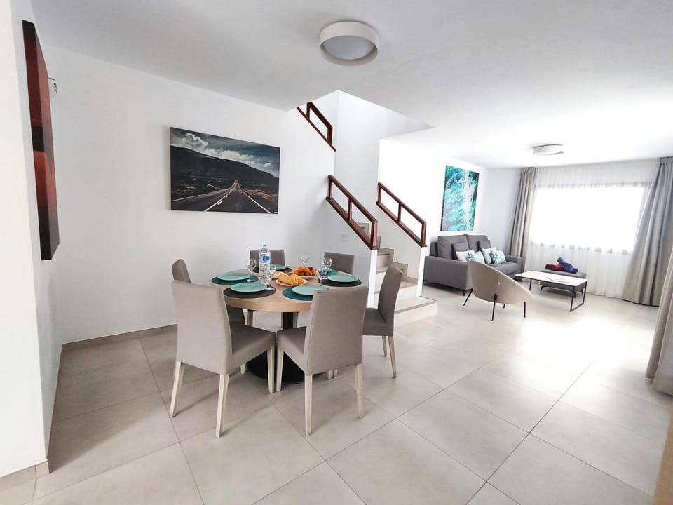 Communal lounge/ TV room, TV and multimedia, Dining area