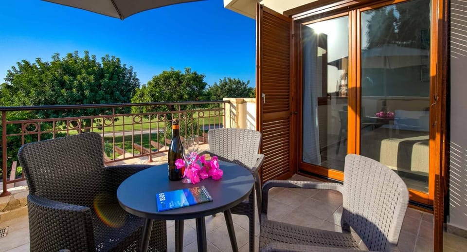 View (from property/room), Balcony/Terrace, Seating area, Floor plan