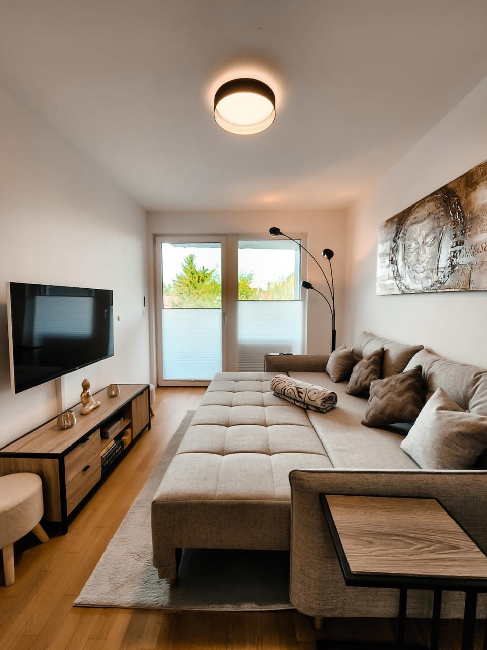 Communal lounge/ TV room, TV and multimedia, Living room, Seating area