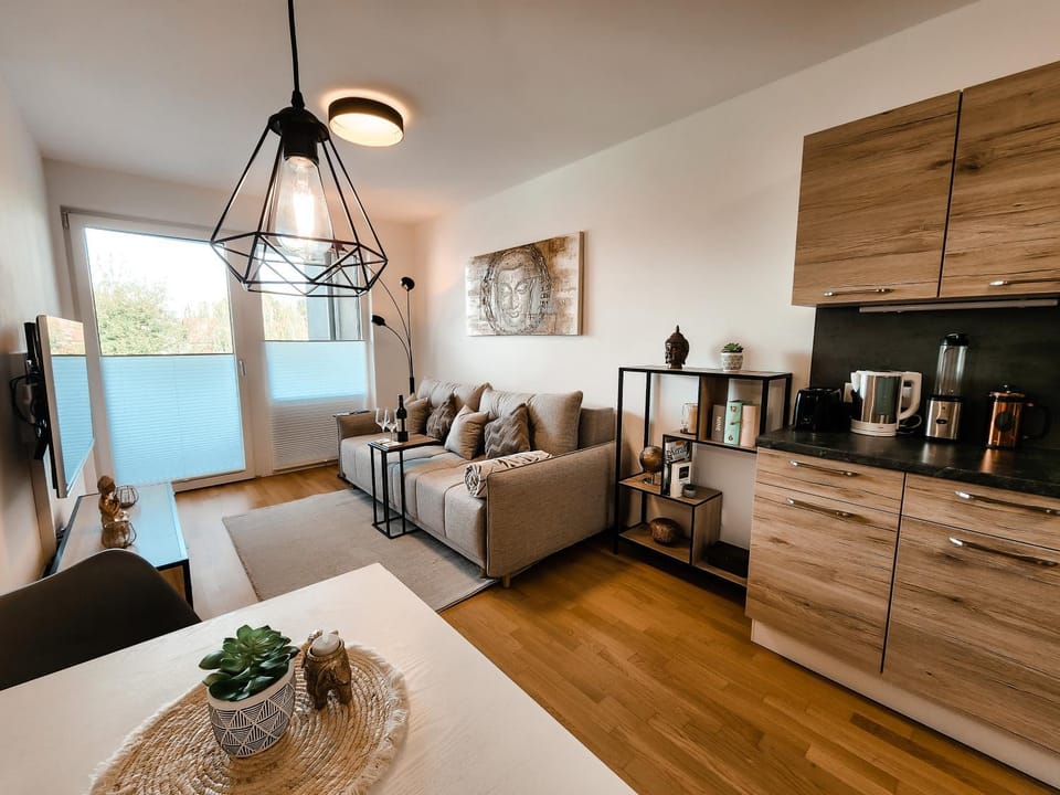 TV and multimedia, Living room, Seating area, Dining area, kitchen
