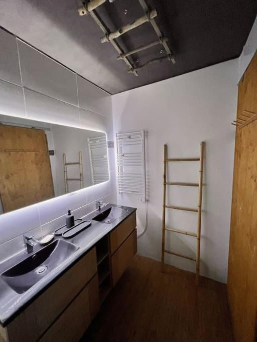 appartement, 3 chambres, vue panoramique, parking, accès ville Apartment in Brignoles