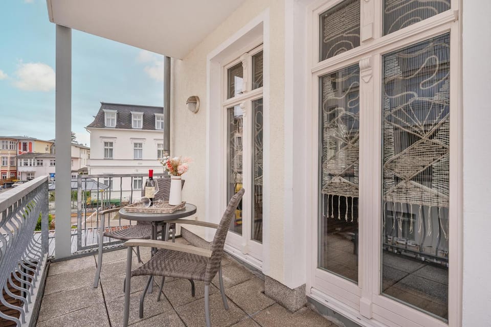 View (from property/room), Balcony/Terrace, Seating area