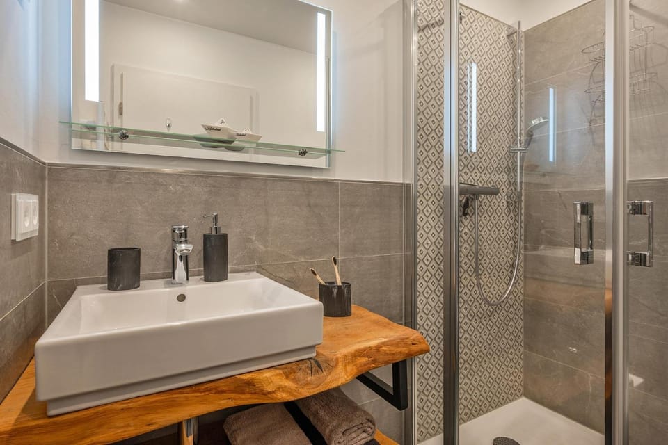 Shower, Bathroom