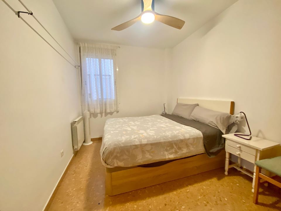 Big Family Terrassa Parking and noise free Apartment in Terrassa