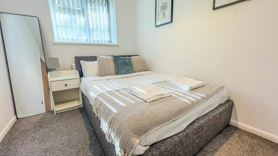 3BR House Near Cardiff Bay City Centre and Stadium with Free Parking Apartment in Cardiff