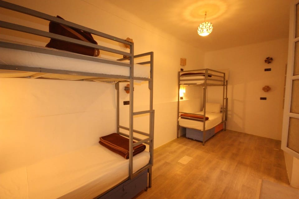 Bedroom, bunk bed