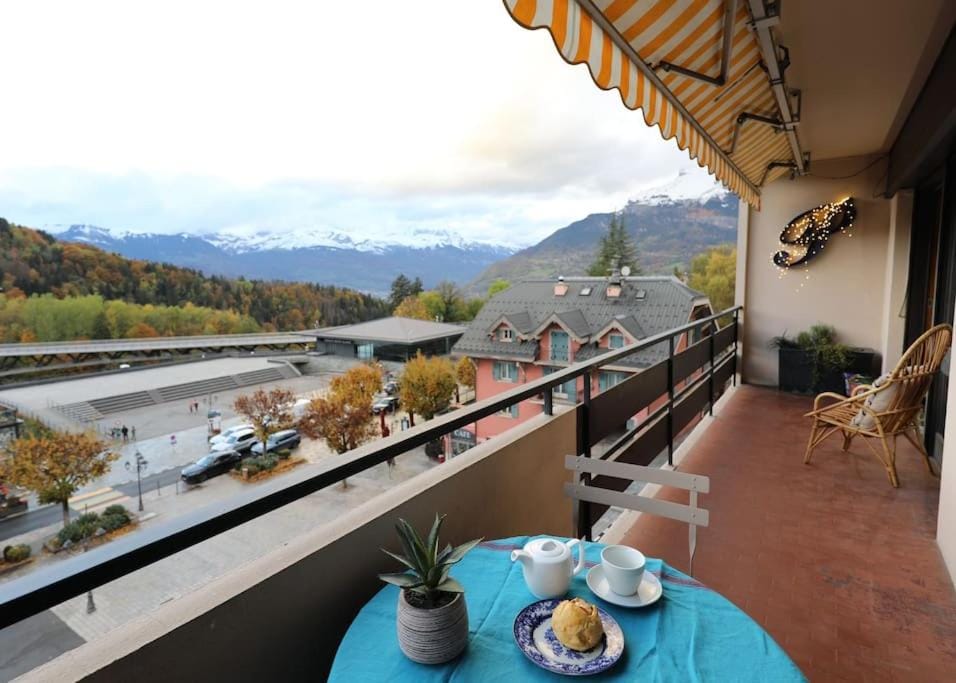 Natural landscape, Balcony/Terrace, Mountain view