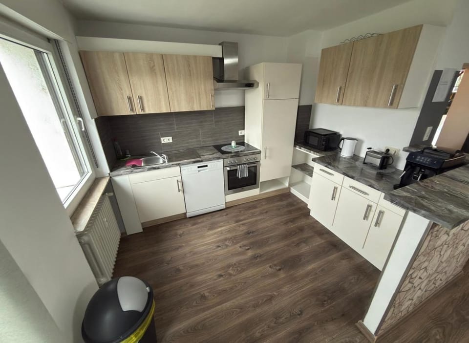 Coffee/tea facilities, Kitchen or kitchenette, dishwasher, oven, stove, toaster