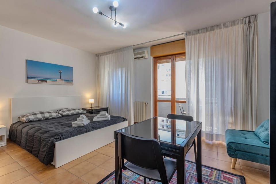 Bed, Living room, Photo of the whole room, Dining area, towels, air conditioner