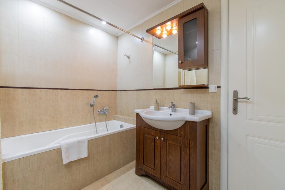 Bathroom, Bath, towels