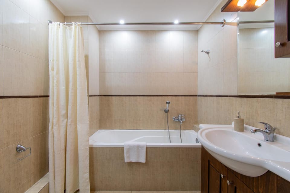 Bathroom, Bath, towels