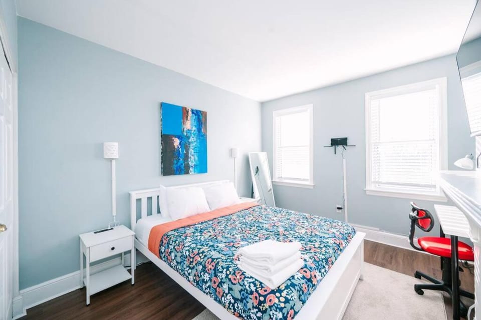 Free Parking - High Speed Internet - Yard Apartment in Pittsburgh