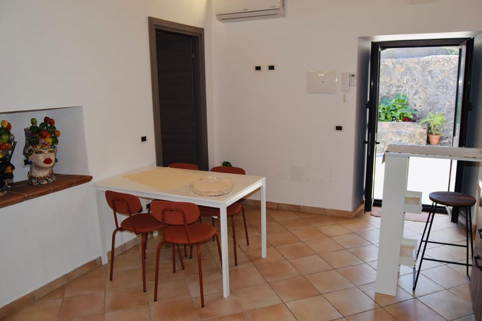 Living room, Seating area, Dining area, air conditioner