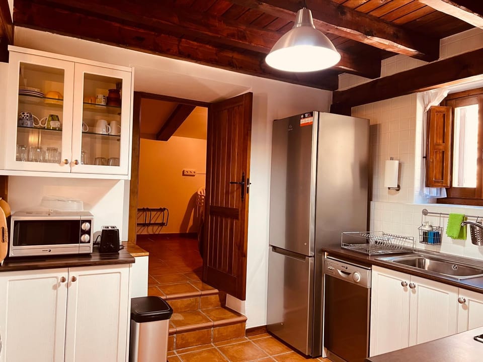 Kitchen or kitchenette, dishwasher, heating, oven, pet friendly, stove, toaster