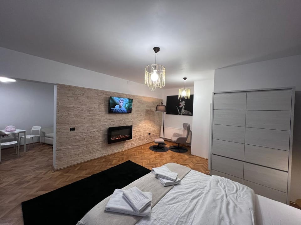 Communal lounge/ TV room, Bed, TV and multimedia, Photo of the whole room, towels