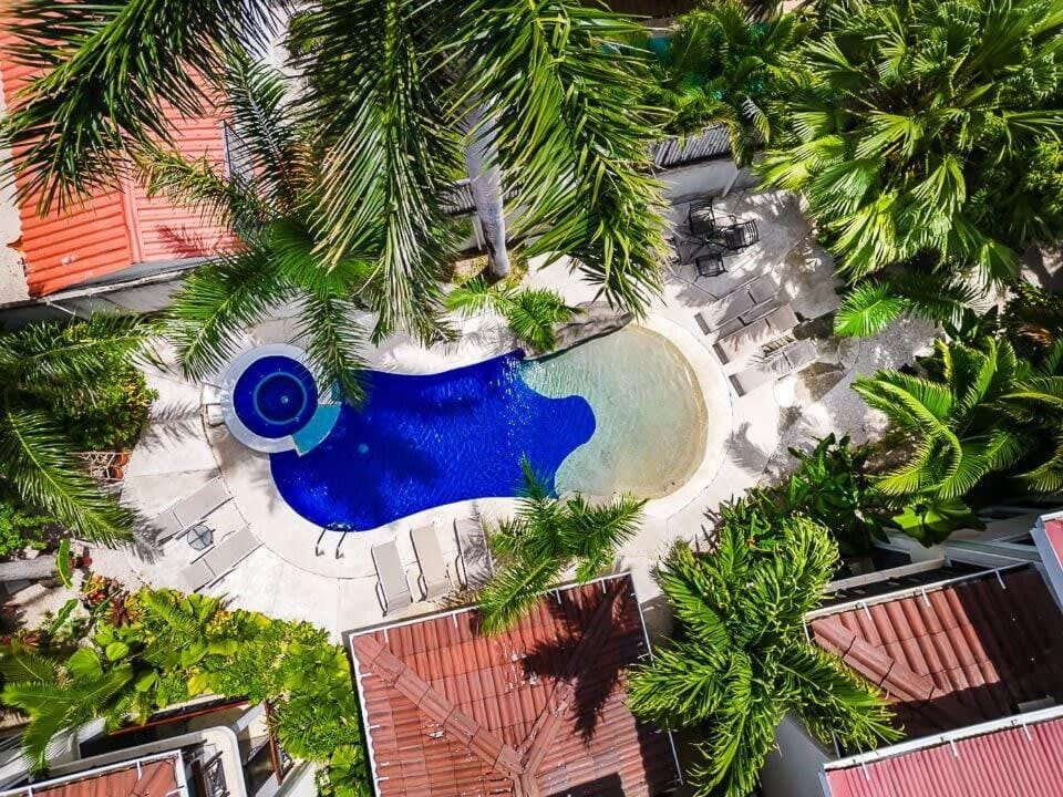 Trendy Renovated Condo with Private Patio, Shared Pool & Jacuzzi Near the Beach Apartment in Guanacaste Province