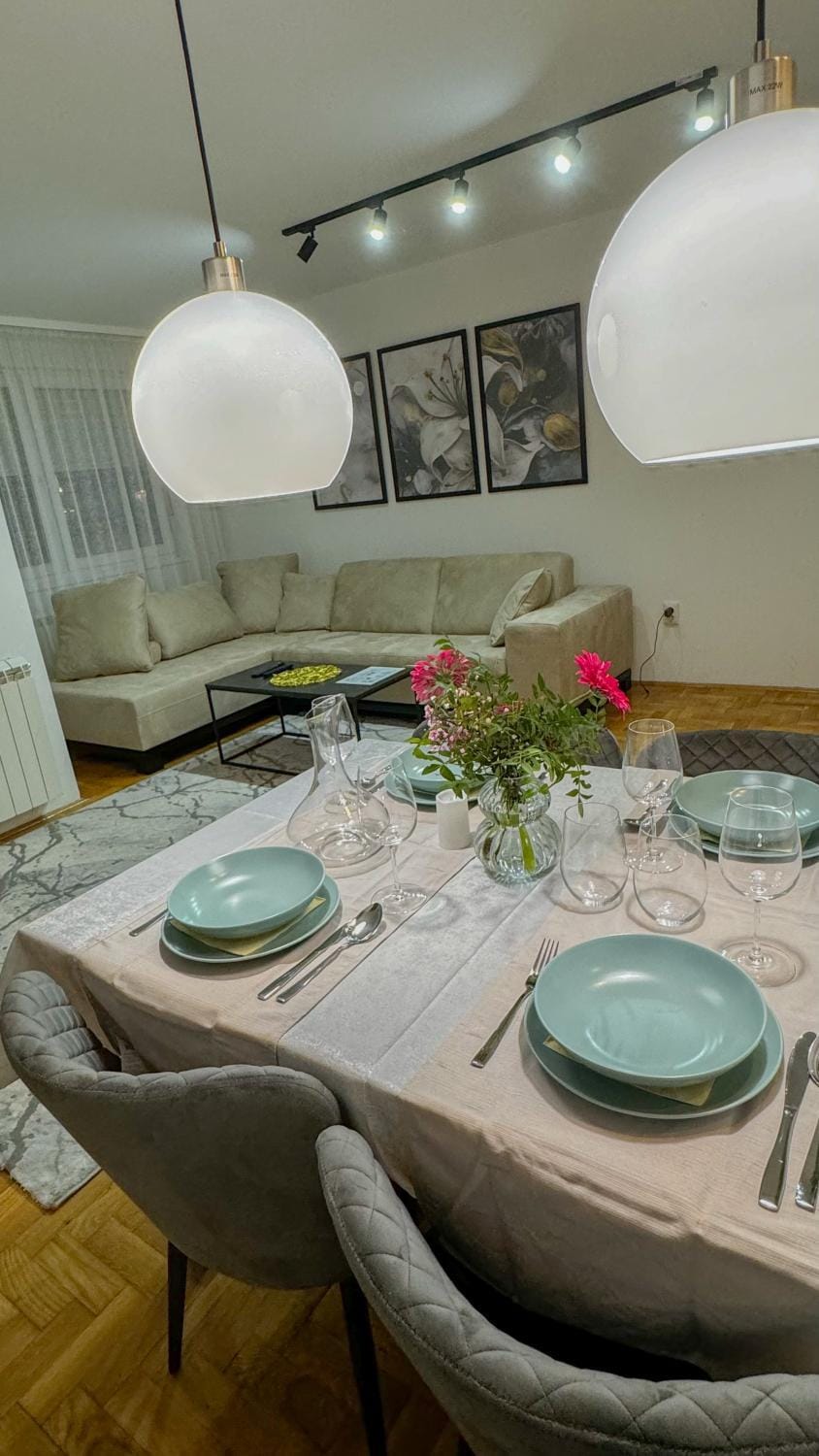 Seating area, Dining area