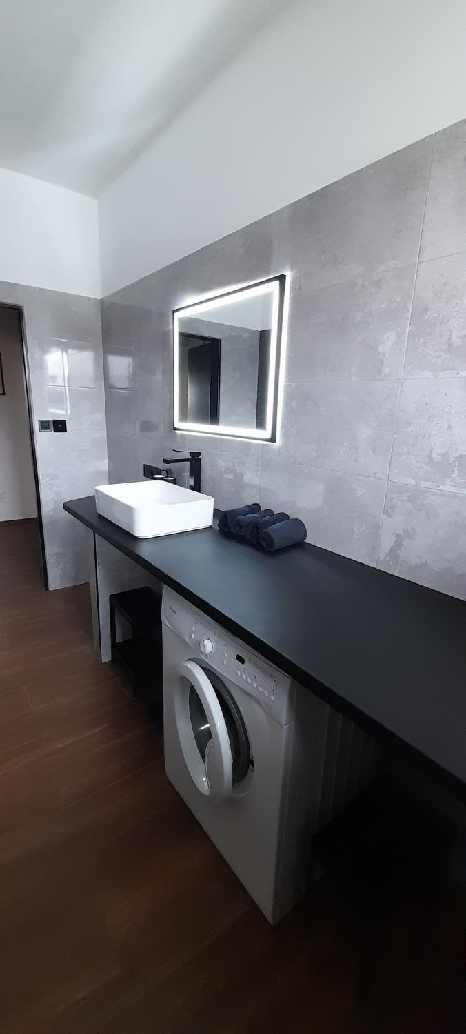 Bathroom, towels, washing machine
