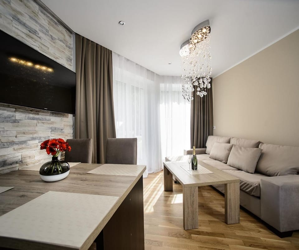 Day, Living room