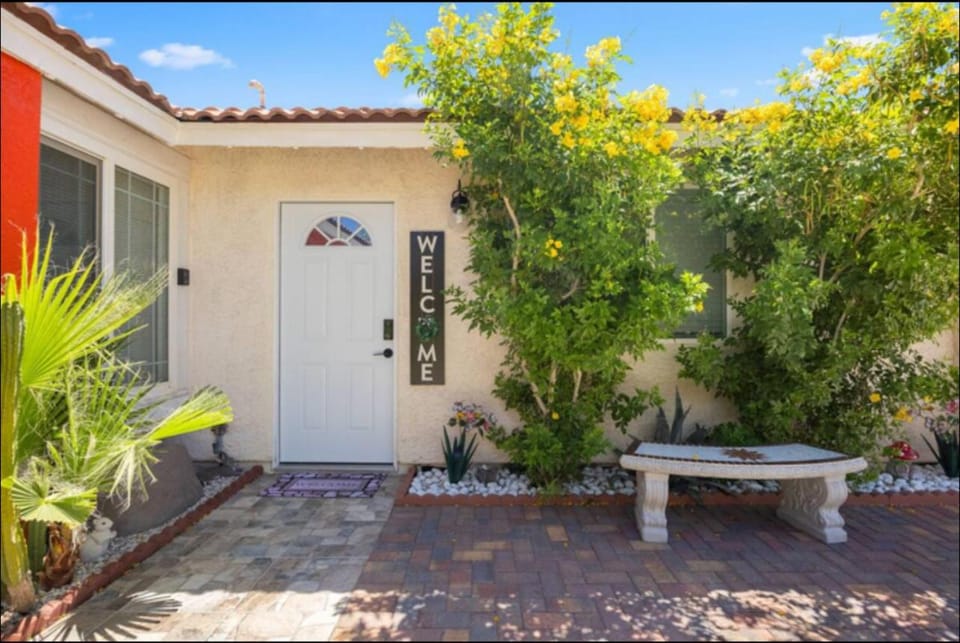 Fantastic Suite Apartment in Green Valley North